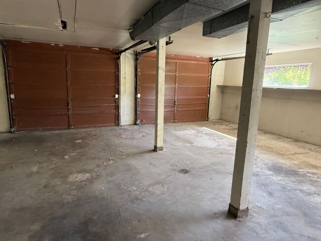 Building Photo - Beautiful town home with deep 2 car garage and a large covered patio
