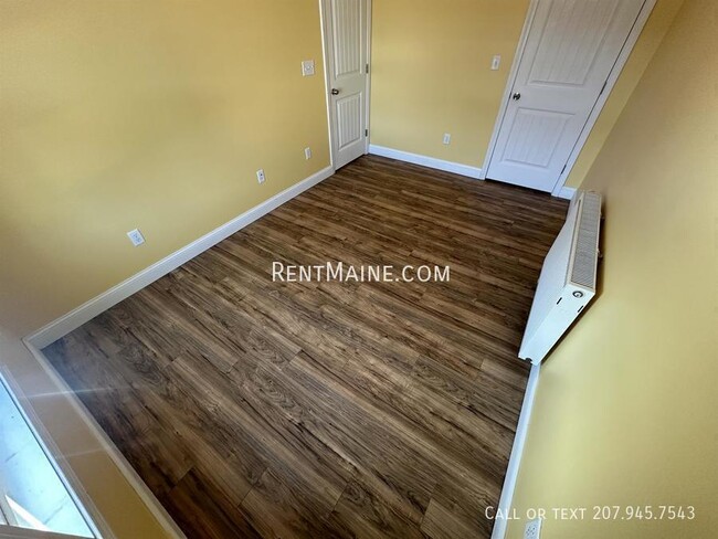 Building Photo - 11 Basketball Ct