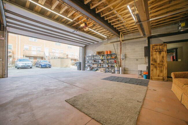 Building Photo - 2130 W Washington Blvd