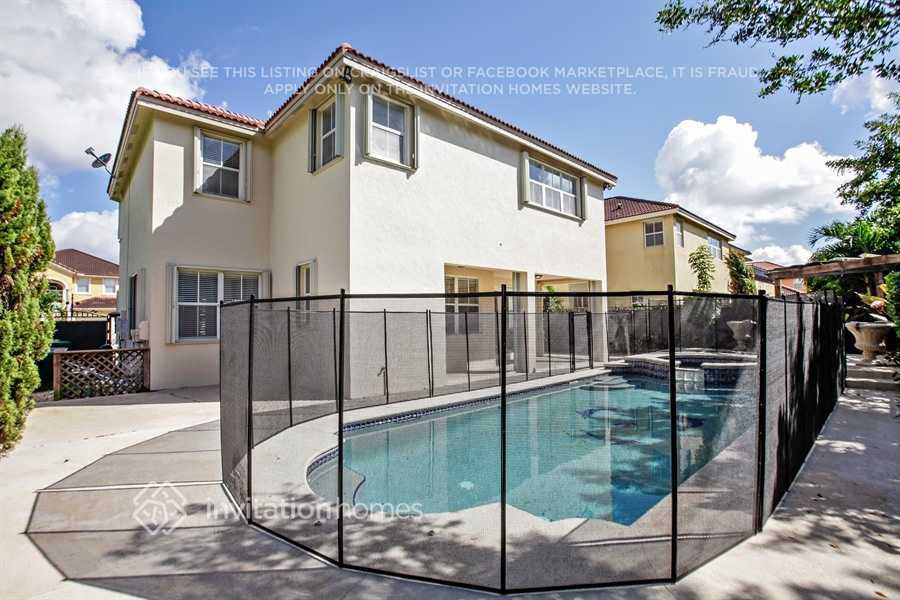 Building Photo - 16498 SW 85th Ln