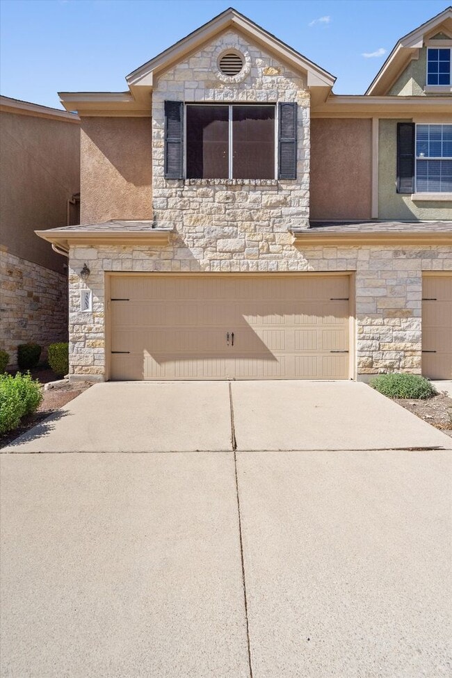 Building Photo - Lovely 2 Bedroom, 2.5 Bath Townhome w/ 2-Car Garage in Cedar Park!