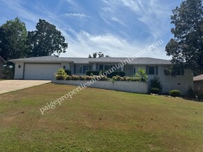 Building Photo - Stylish 3-Bedroom Home with Beautiful Kitc...