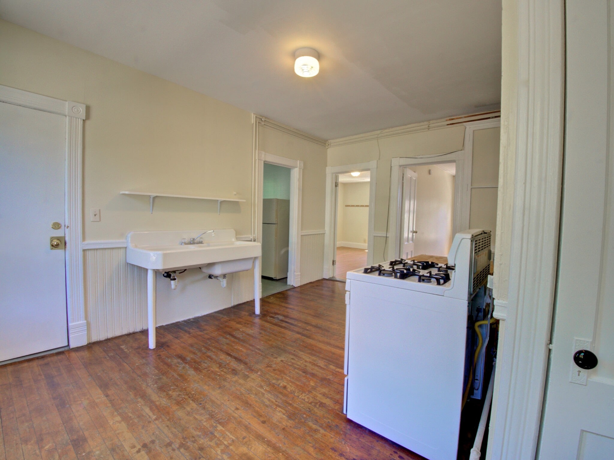 Building Photo - 324 Valley St