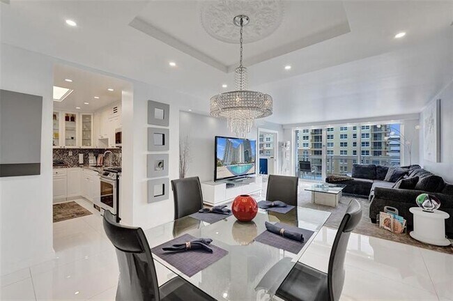 Building Photo - 2030 S Ocean Dr