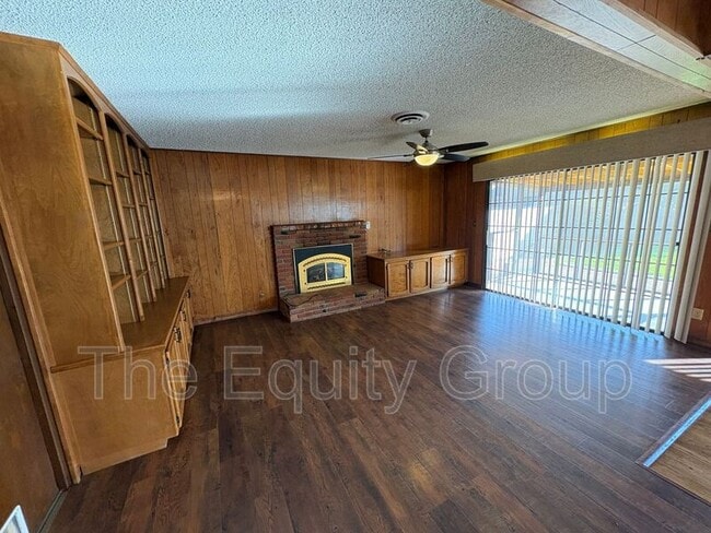 Building Photo - 1413 W Cambridge Ave