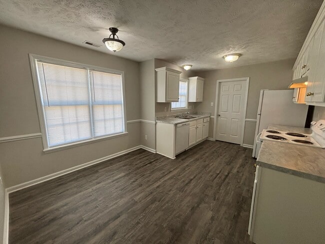 Building Photo - 3808 Raider Ct
