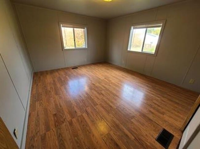 Building Photo - Whitefish Stage Pet Friendly Three Bedroom!