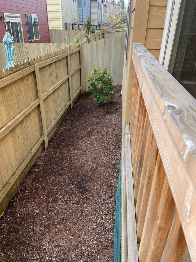 Building Photo - Beautiful Craftsman Style Home in Felida - 3 Bedroom/2.5 Bath - Available for showing on 3/30!