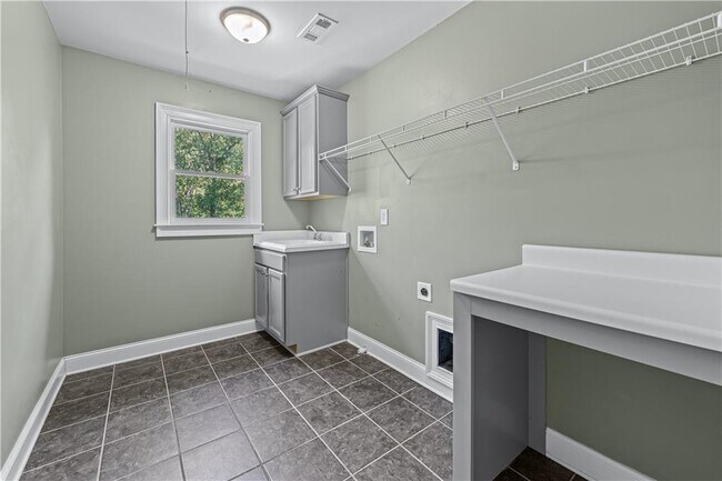 Building Photo - 1070 Windfaire Pl