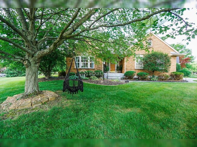 Building Photo - 6275 Hummingbird Dr