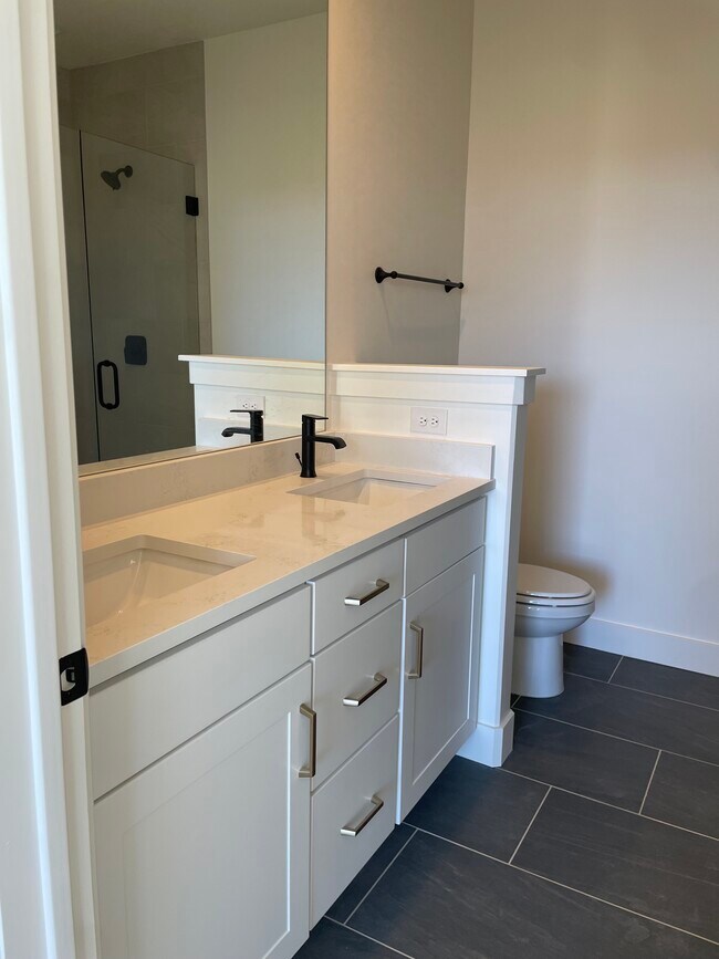 Building Photo - 1474 W Cook Ln