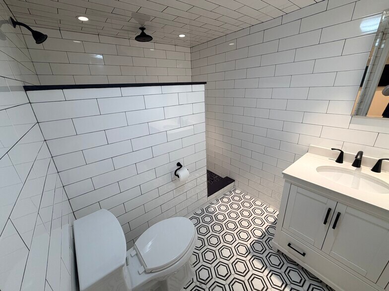 Building Photo - 2002 City Ave