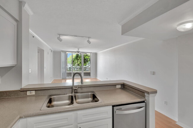 Building Photo - 2665 SW 37th Ave