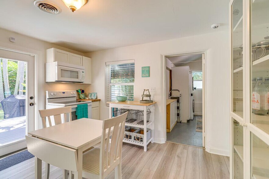 Building Photo - 2042 37th Ave