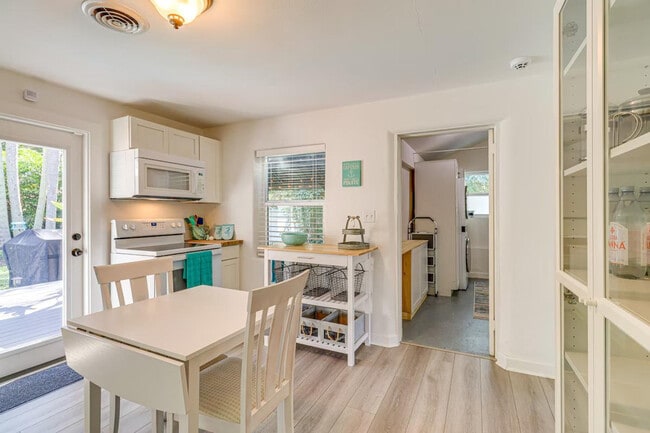 Building Photo - 2042 37th Ave