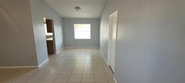 Building Photo - 324 Clearwater Ln