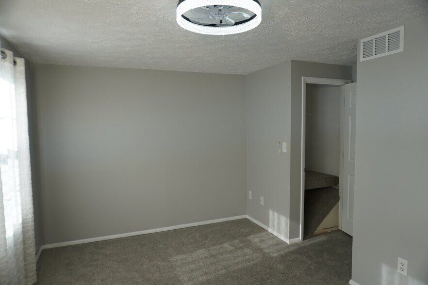 Building Photo - 25 Stillwood Cir