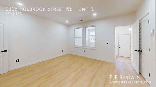Building Photo - 1318 Holbrook St NE
