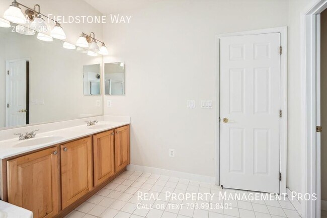 Building Photo - 13413 Fieldstone Way