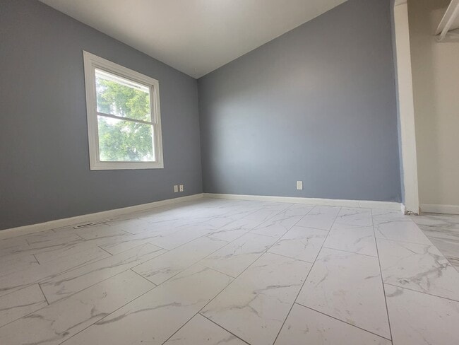 Building Photo - 907 S Lincoln Ave