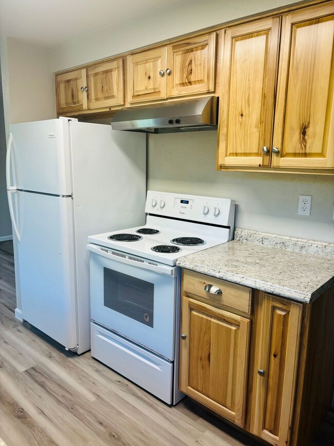 Building Photo - Cute 2 bedroom West Harvard area