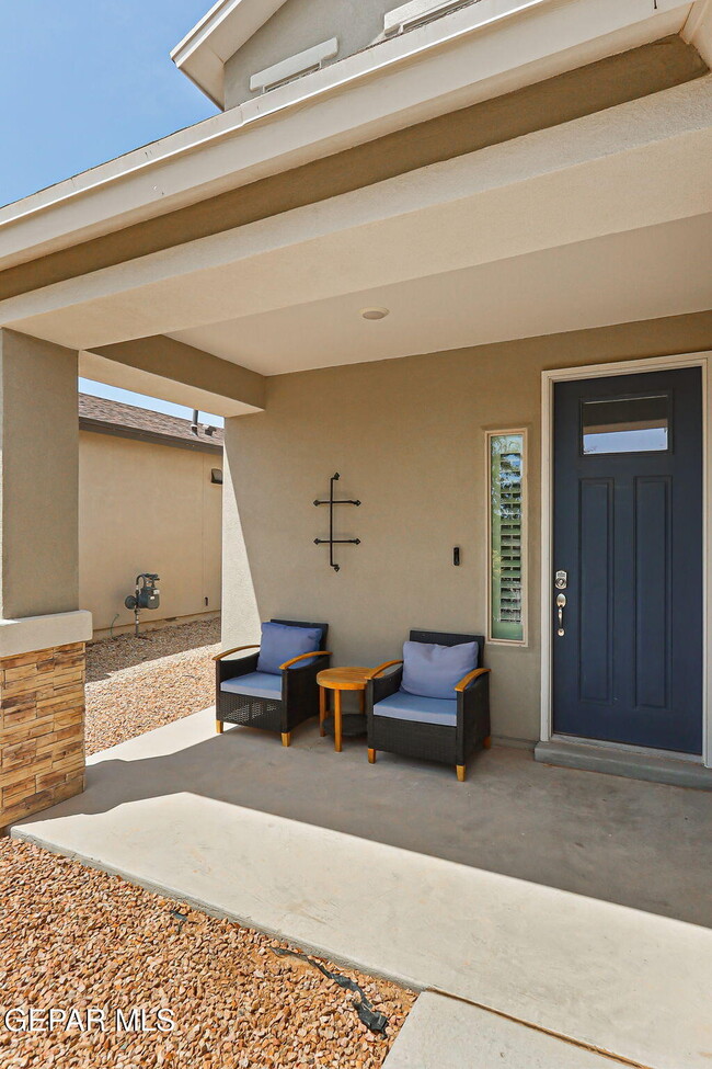 Building Photo - 3945 Desert Dunes Dr