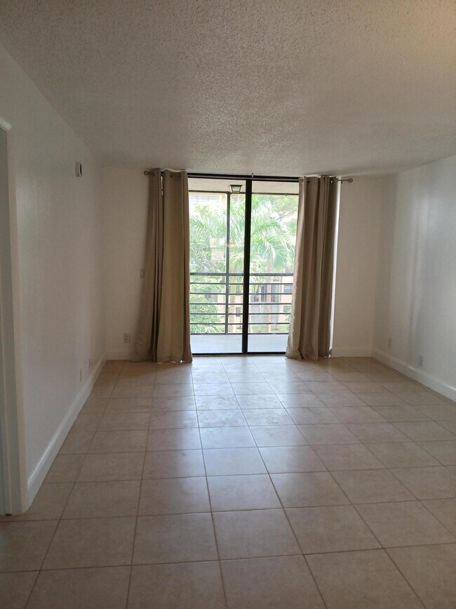 Building Photo - 4760 Lucerne Lakes Blvd W