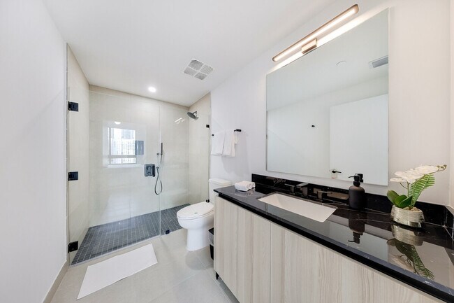 Building Photo - 225 N Miami Ave