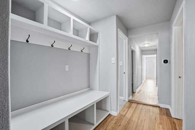 Building Photo - 2933 S Hills Ave