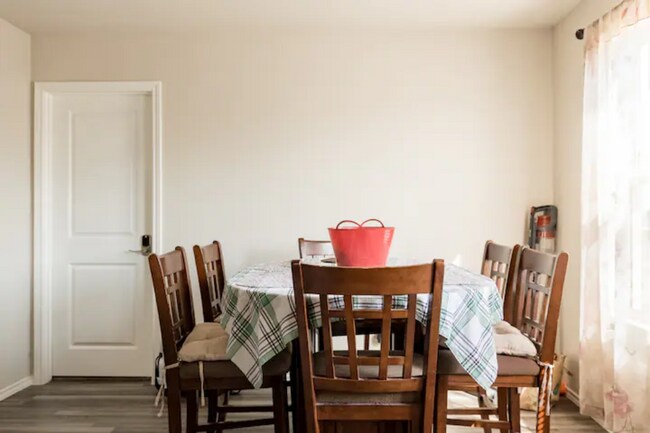 Building Photo - 8234 Glasgow Dr