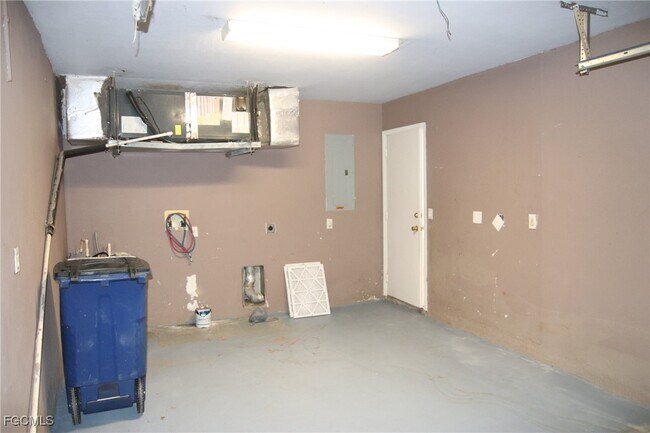 Building Photo - 320 Harry Ave S