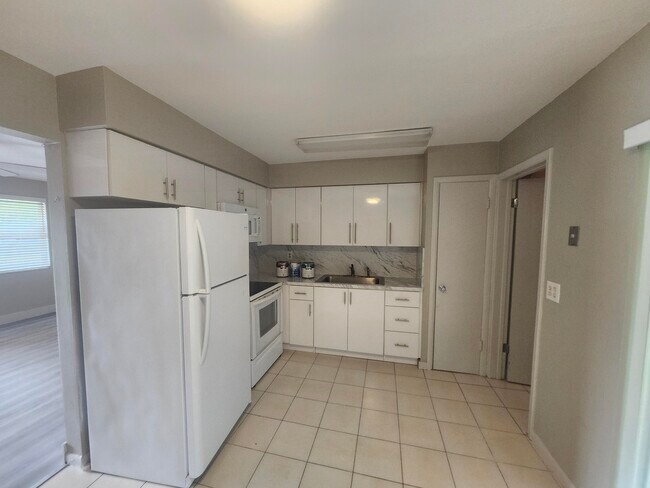 Building Photo - 4972 SW 93rd Ave