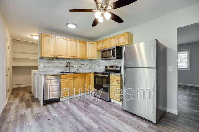 Building Photo - 9609 Helmsley Way