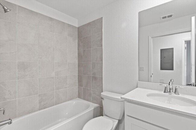 Building Photo - 12440 Wellen Golf St