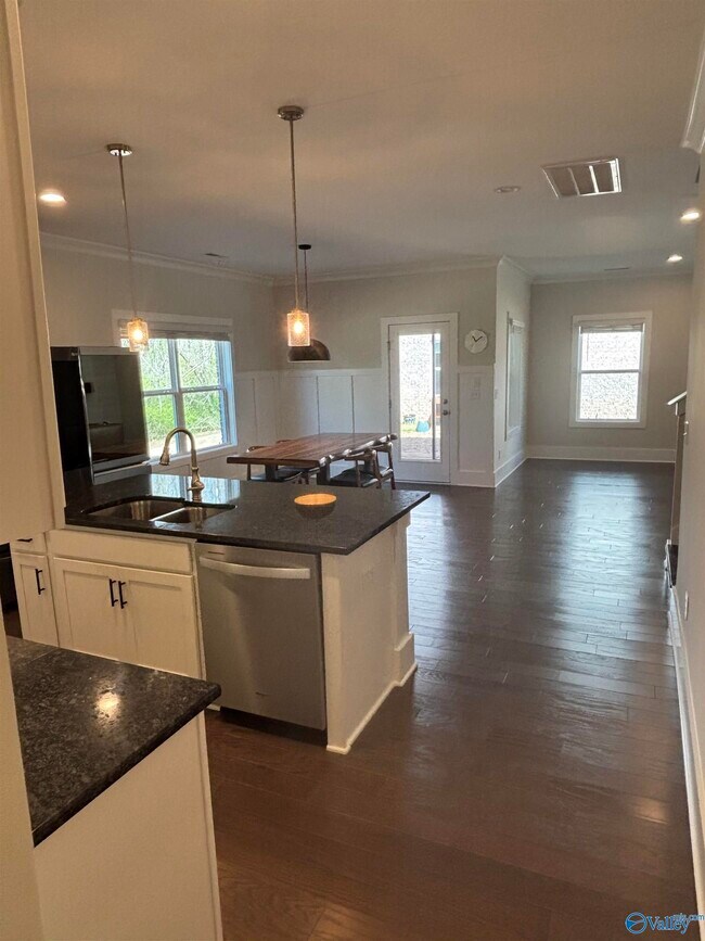 Building Photo - 109 Pitalo St