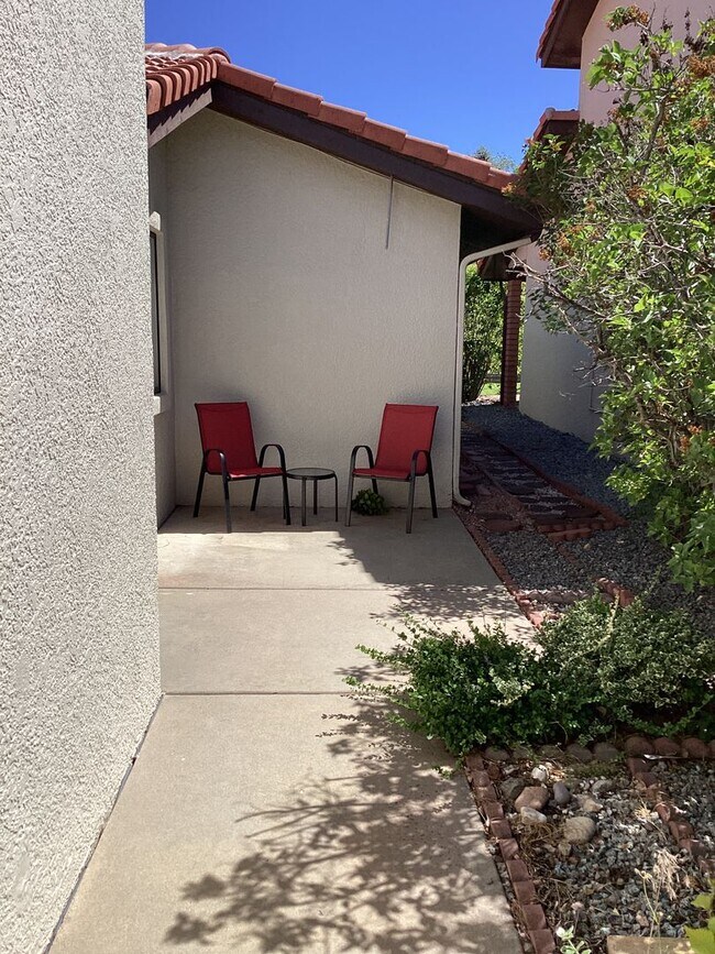 Building Photo - 439 Foxfire Ln