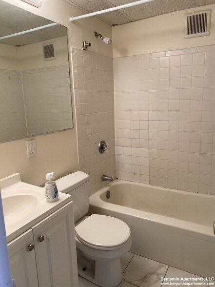 Building Photo - 431 Cambridge St