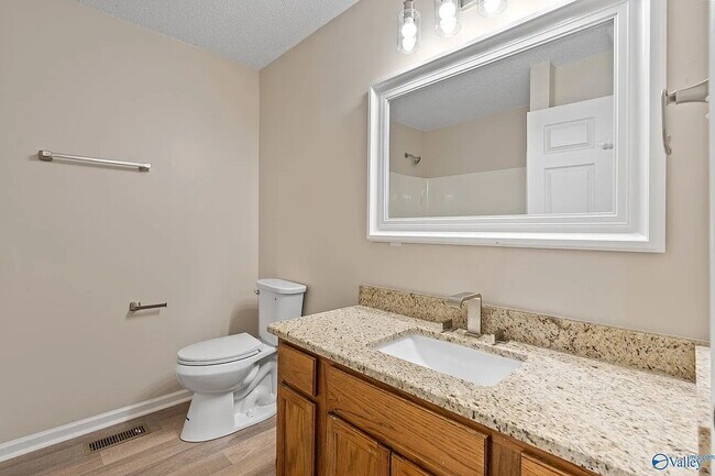 Building Photo - Coming soon!!! "Delightful 3-Bed Retreat in Huntsville with Spacious Living - 1101 Sq Ft!"