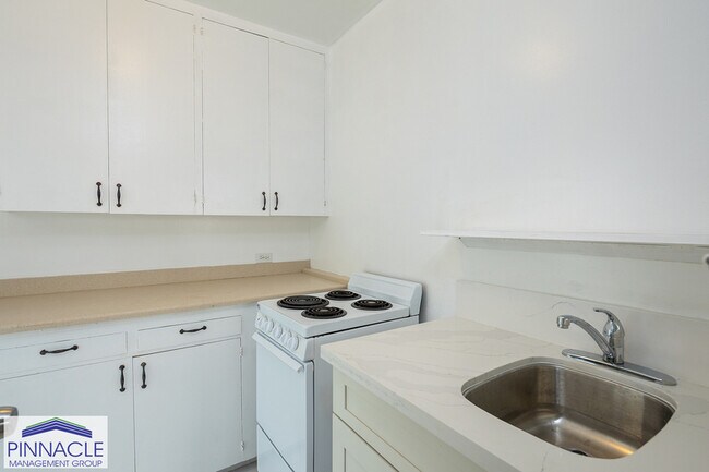 Building Photo - 1115 Hassinger St