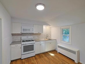 Building Photo - 95 Delafield St