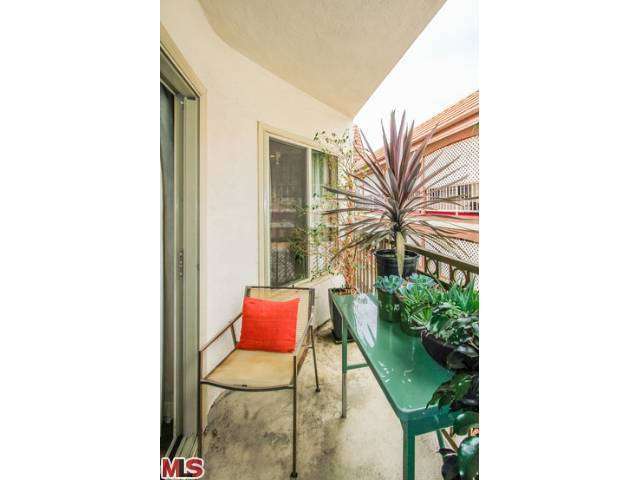 Building Photo - 141 S Clark Dr