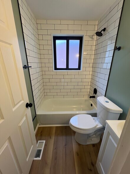 Hall Bathroom - 3014 Maywood Ave