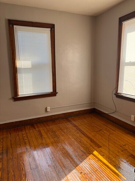 Building Photo - 1802 Holman Ave