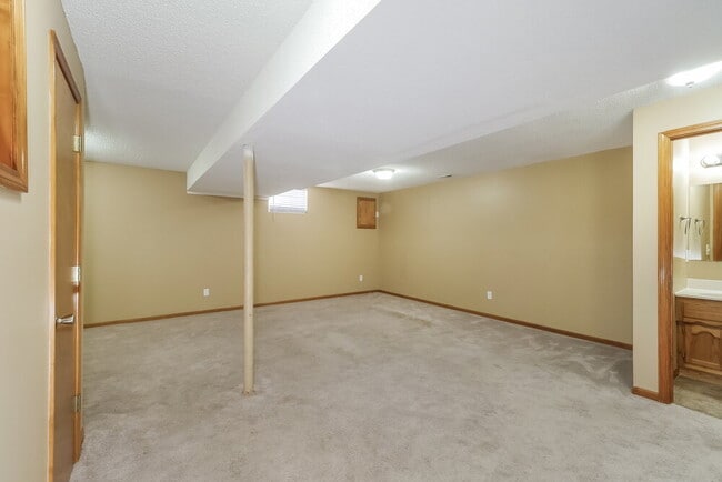 Building Photo - 1711 Roberta Dr