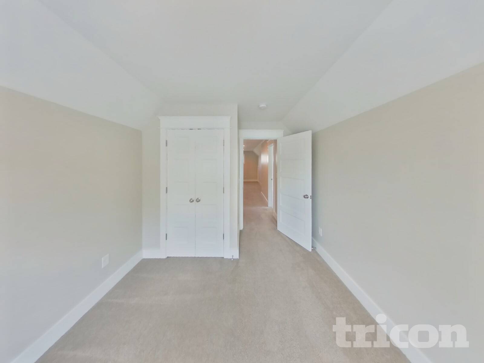 Building Photo - 1242 Hillwood Private Cove