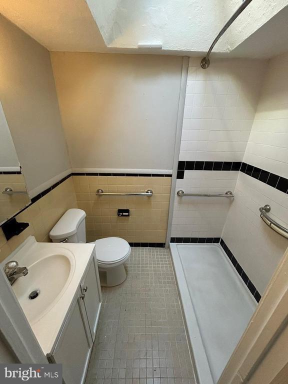 Building Photo - 330 W 21st St