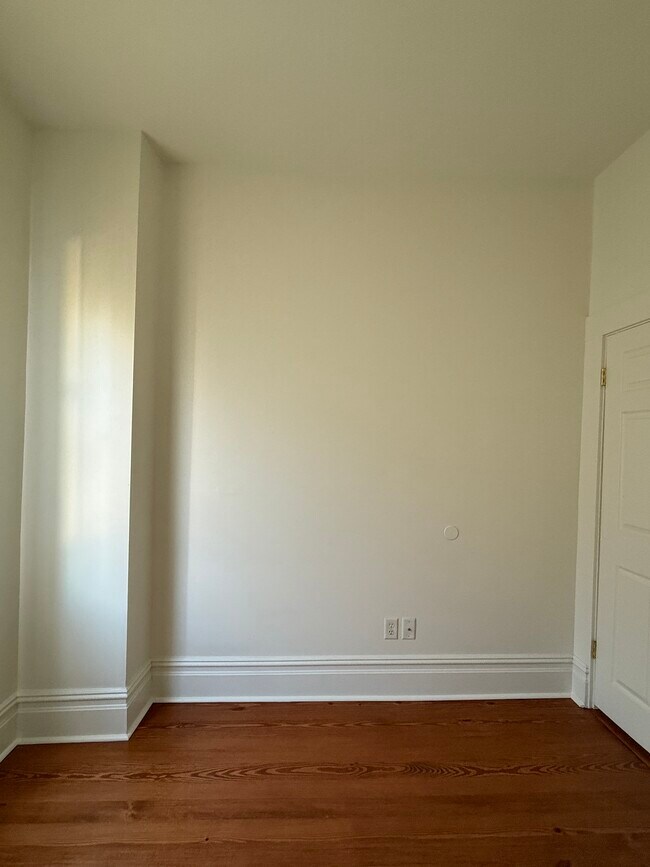 Building Photo - Renovated Historic Home