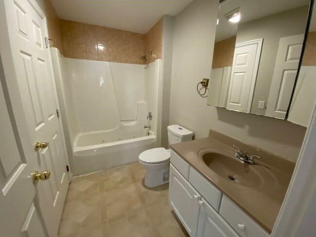 Building Photo - 37 Glen Ave