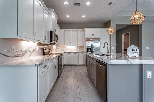 Building Photo - 15431 Goldfinch Cir
