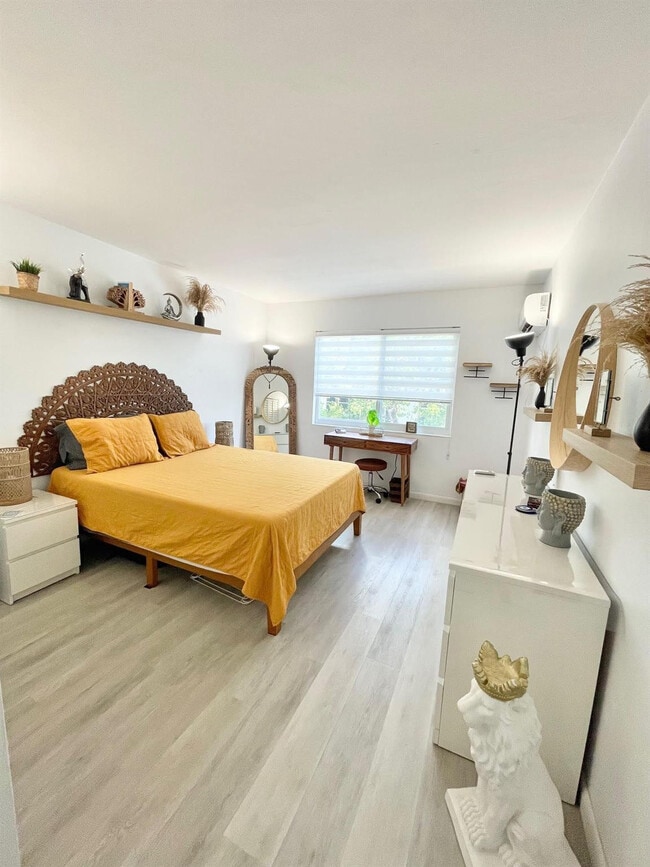 Building Photo - 3000 Riomar St